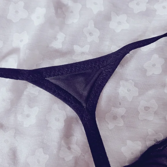 Black Butterfly Low Rise Thöng - Picture 4 of 6